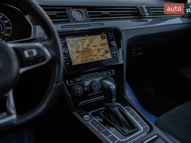 Желтый Фольксваген Arteon, объемом двигателя 1.98 л и пробегом 120 тыс. км за 33800 $, фото 60 на Automoto.ua