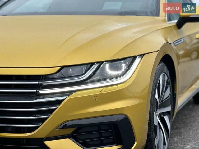 Жовтий Фольксваген Arteon, об'ємом двигуна 2 л та пробігом 179 тис. км за 28999 $, фото 28 на Automoto.ua