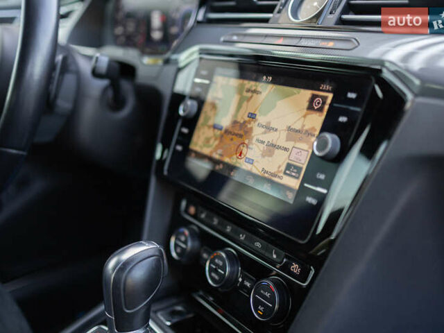 Желтый Фольксваген Arteon, объемом двигателя 1.98 л и пробегом 120 тыс. км за 33800 $, фото 37 на Automoto.ua