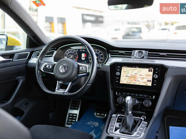Желтый Фольксваген Arteon, объемом двигателя 1.98 л и пробегом 120 тыс. км за 33800 $, фото 48 на Automoto.ua