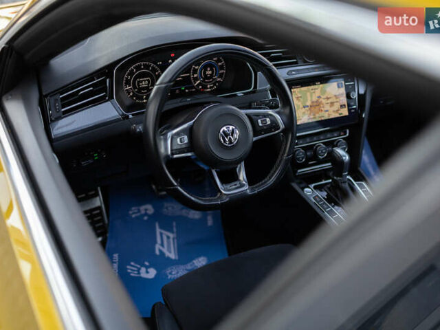 Желтый Фольксваген Arteon, объемом двигателя 1.98 л и пробегом 120 тыс. км за 33800 $, фото 57 на Automoto.ua