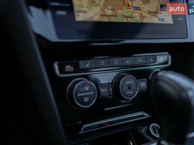 Желтый Фольксваген Arteon, объемом двигателя 1.98 л и пробегом 120 тыс. км за 33800 $, фото 66 на Automoto.ua