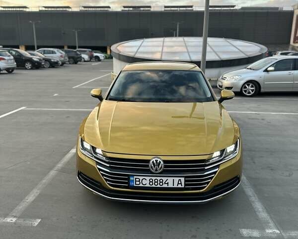Желтый Фольксваген Arteon, объемом двигателя 2 л и пробегом 212 тыс. км за 24800 $, фото 2 на Automoto.ua