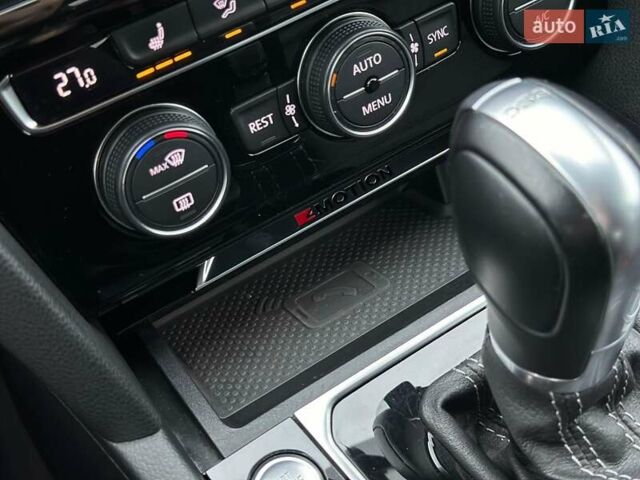 Жовтий Фольксваген Arteon, об'ємом двигуна 2 л та пробігом 179 тис. км за 28999 $, фото 93 на Automoto.ua