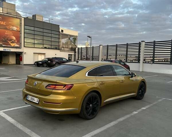 Желтый Фольксваген Arteon, объемом двигателя 2 л и пробегом 212 тыс. км за 24800 $, фото 5 на Automoto.ua