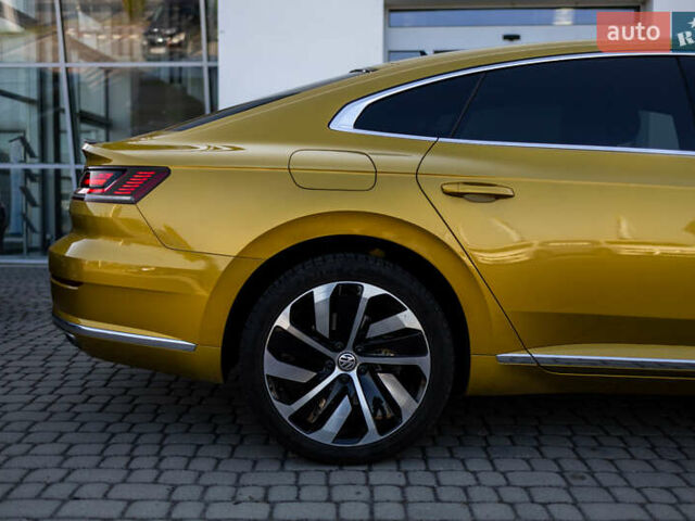 Желтый Фольксваген Arteon, объемом двигателя 1.98 л и пробегом 120 тыс. км за 33800 $, фото 22 на Automoto.ua