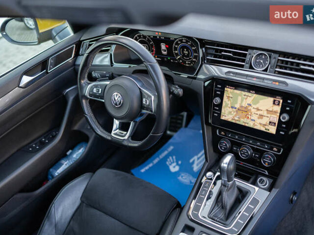 Желтый Фольксваген Arteon, объемом двигателя 1.98 л и пробегом 120 тыс. км за 33800 $, фото 51 на Automoto.ua