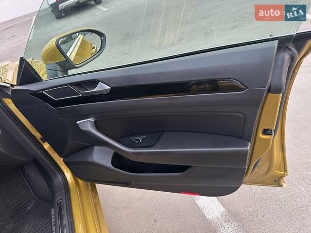 Желтый Фольксваген Arteon, объемом двигателя 2 л и пробегом 212 тыс. км за 24800 $, фото 27 на Automoto.ua
