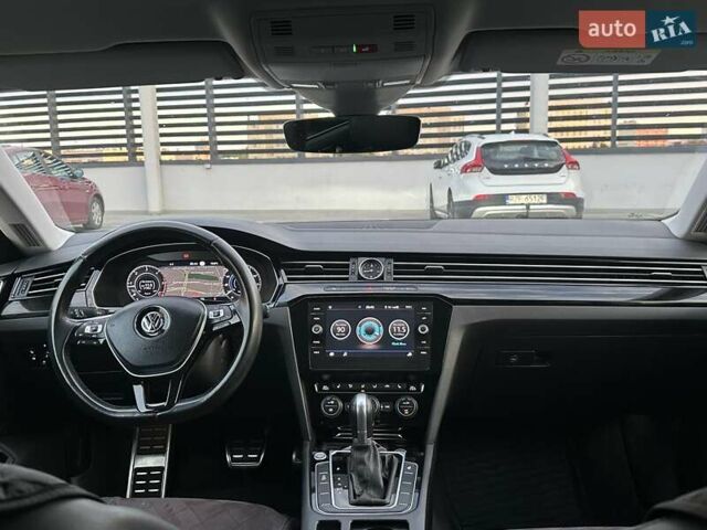 Желтый Фольксваген Arteon, объемом двигателя 2 л и пробегом 212 тыс. км за 24800 $, фото 8 на Automoto.ua