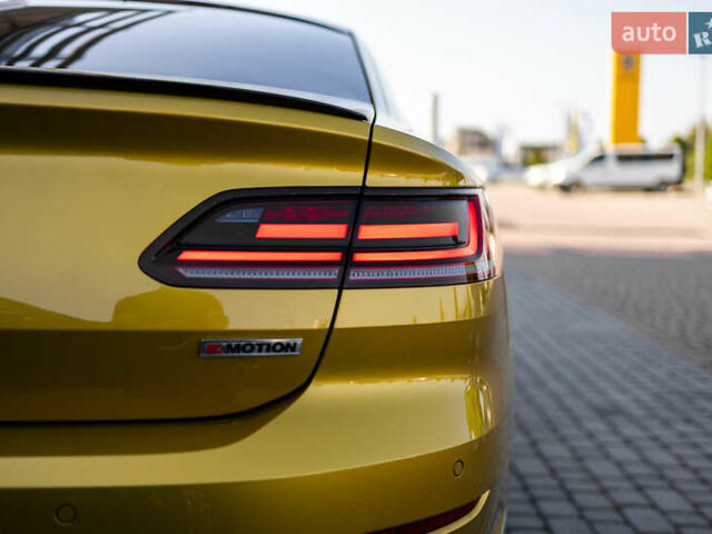 Желтый Фольксваген Arteon, объемом двигателя 1.98 л и пробегом 120 тыс. км за 33800 $, фото 23 на Automoto.ua