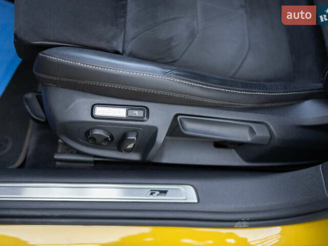 Желтый Фольксваген Arteon, объемом двигателя 1.98 л и пробегом 120 тыс. км за 33800 $, фото 54 на Automoto.ua