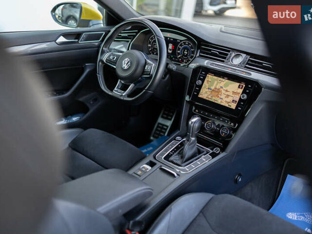 Желтый Фольксваген Arteon, объемом двигателя 1.98 л и пробегом 120 тыс. км за 33800 $, фото 41 на Automoto.ua