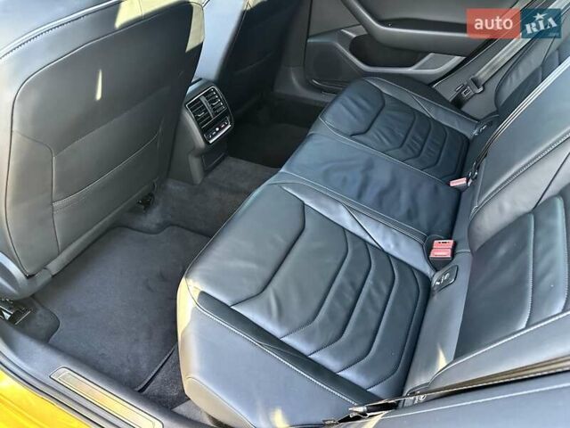 Желтый Фольксваген Arteon, объемом двигателя 2 л и пробегом 68 тыс. км за 29500 $, фото 3 на Automoto.ua