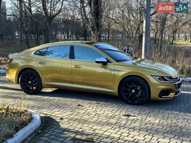 Желтый Фольксваген Arteon, объемом двигателя 2 л и пробегом 68 тыс. км за 29500 $, фото 1 на Automoto.ua