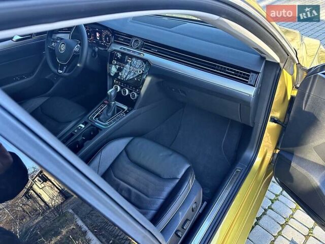 Желтый Фольксваген Arteon, объемом двигателя 2 л и пробегом 68 тыс. км за 29500 $, фото 4 на Automoto.ua