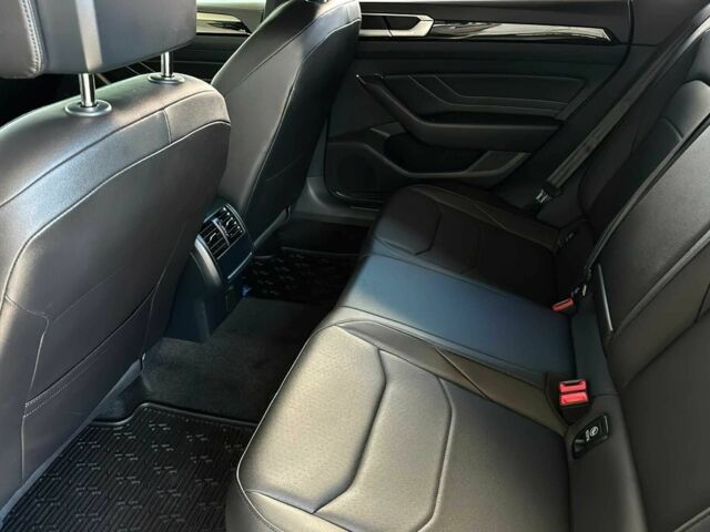 Серый Фольксваген Arteon, объемом двигателя 2 л и пробегом 13 тыс. км за 19000 $, фото 10 на Automoto.ua