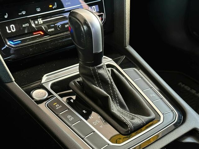 Серый Фольксваген Arteon, объемом двигателя 2 л и пробегом 13 тыс. км за 19000 $, фото 8 на Automoto.ua