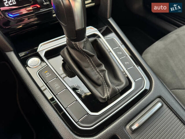 Серый Фольксваген Arteon, объемом двигателя 1.97 л и пробегом 158 тыс. км за 37500 $, фото 15 на Automoto.ua