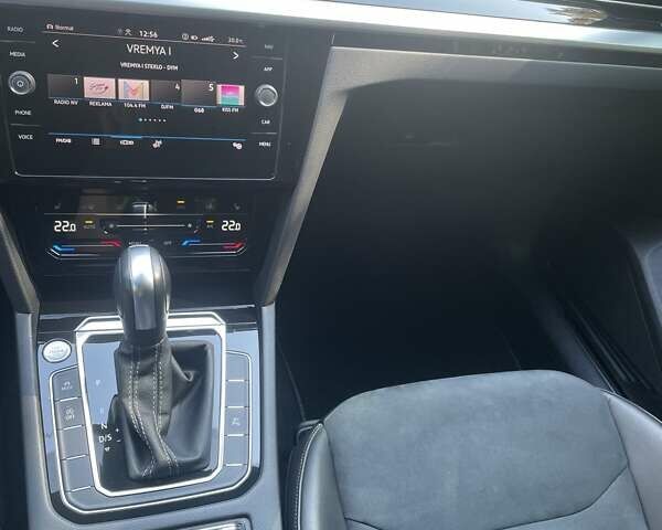 Серый Фольксваген Arteon, объемом двигателя 1.97 л и пробегом 51 тыс. км за 35000 $, фото 4 на Automoto.ua