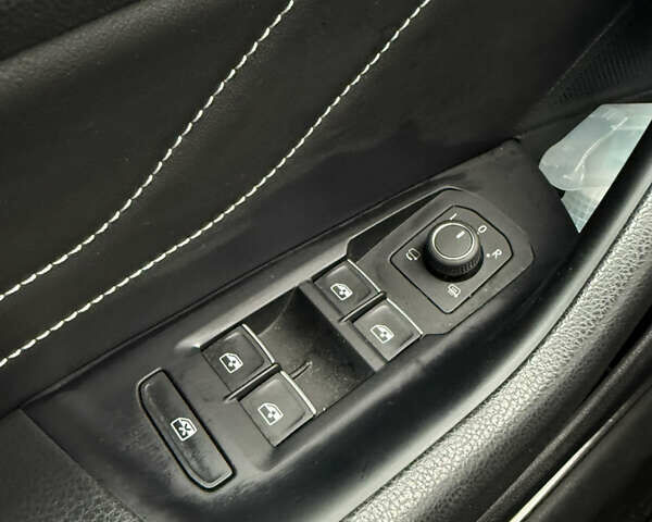 Сірий Фольксваген Arteon, об'ємом двигуна 1.97 л та пробігом 95 тис. км за 47000 $, фото 6 на Automoto.ua