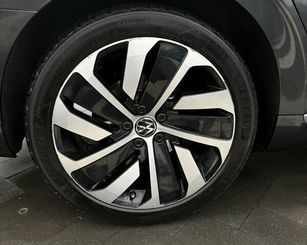 Сірий Фольксваген Arteon, об'ємом двигуна 1.97 л та пробігом 95 тис. км за 47000 $, фото 3 на Automoto.ua