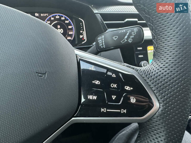 Серый Фольксваген Arteon, объемом двигателя 1.98 л и пробегом 28 тыс. км за 49900 $, фото 82 на Automoto.ua