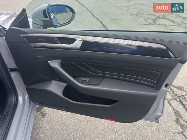 Серый Фольксваген Arteon, объемом двигателя 1.98 л и пробегом 28 тыс. км за 49900 $, фото 109 на Automoto.ua