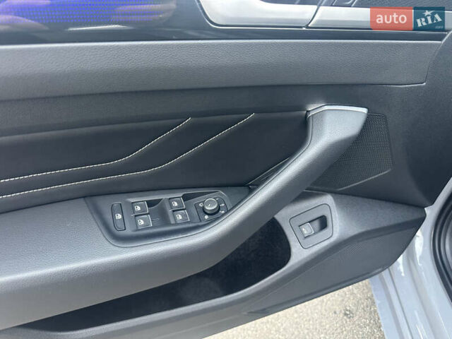 Серый Фольксваген Arteon, объемом двигателя 1.98 л и пробегом 28 тыс. км за 49900 $, фото 71 на Automoto.ua