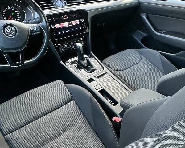 Серый Фольксваген Arteon, объемом двигателя 2 л и пробегом 281 тыс. км за 18700 $, фото 7 на Automoto.ua