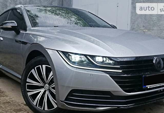 Серый Фольксваген Arteon, объемом двигателя 2 л и пробегом 199 тыс. км за 25900 $, фото 1 на Automoto.ua