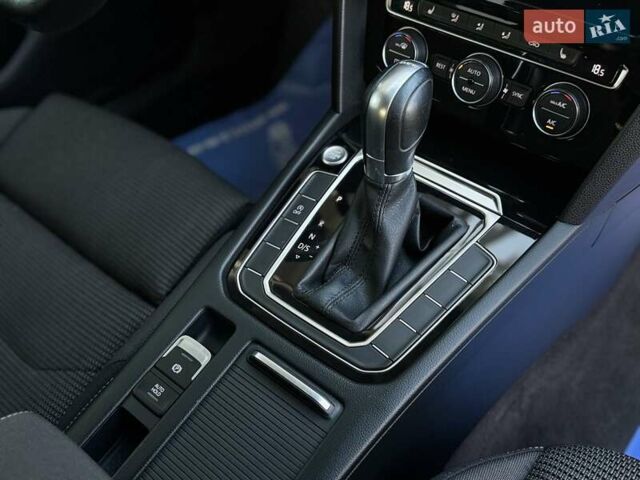 Серый Фольксваген Arteon, объемом двигателя 1.97 л и пробегом 141 тыс. км за 23990 $, фото 37 на Automoto.ua