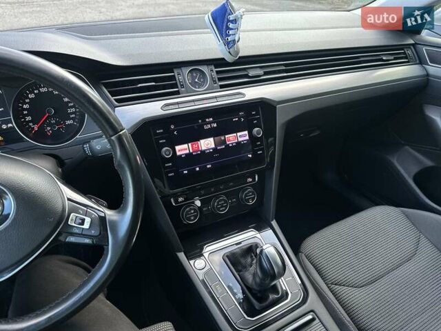 Серый Фольксваген Arteon, объемом двигателя 2 л и пробегом 281 тыс. км за 18700 $, фото 13 на Automoto.ua