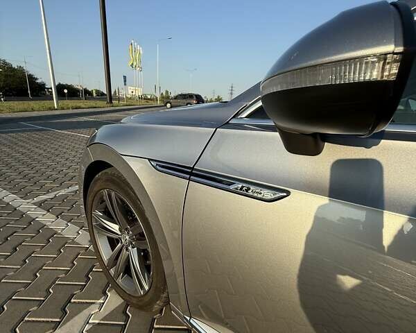Серый Фольксваген Arteon, объемом двигателя 2 л и пробегом 189 тыс. км за 24900 $, фото 4 на Automoto.ua