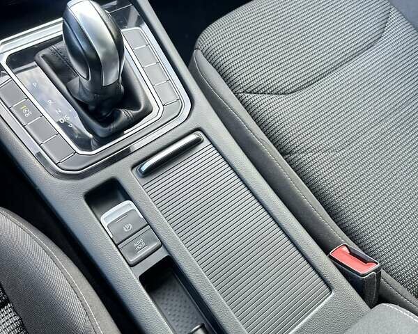 Серый Фольксваген Arteon, объемом двигателя 2 л и пробегом 281 тыс. км за 18700 $, фото 14 на Automoto.ua