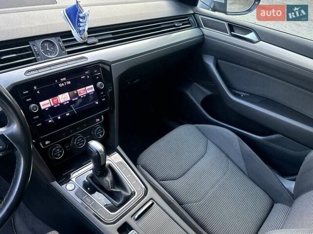 Серый Фольксваген Arteon, объемом двигателя 2 л и пробегом 281 тыс. км за 18700 $, фото 22 на Automoto.ua