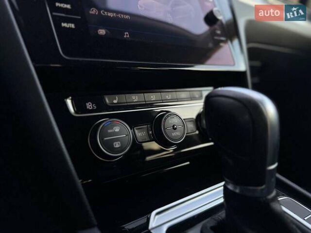 Серый Фольксваген Arteon, объемом двигателя 1.97 л и пробегом 141 тыс. км за 23990 $, фото 59 на Automoto.ua