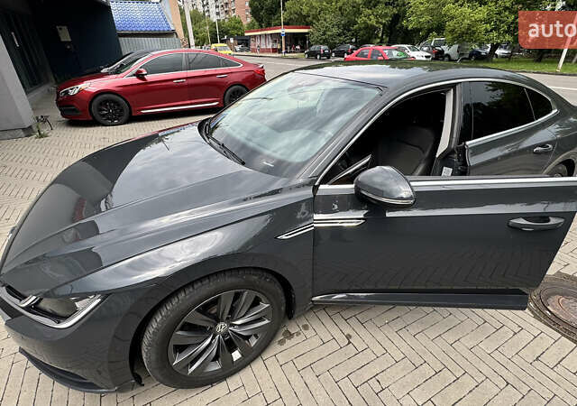 Серый Фольксваген Arteon, объемом двигателя 1.97 л и пробегом 131 тыс. км за 25395 $, фото 2 на Automoto.ua