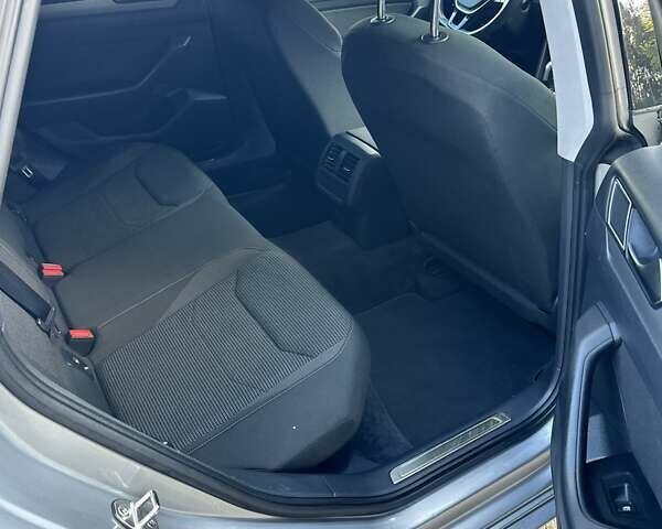 Серый Фольксваген Arteon, объемом двигателя 2 л и пробегом 281 тыс. км за 18700 $, фото 17 на Automoto.ua