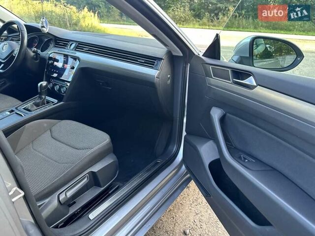 Серый Фольксваген Arteon, объемом двигателя 2 л и пробегом 281 тыс. км за 18700 $, фото 16 на Automoto.ua