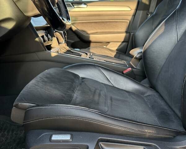Серый Фольксваген Arteon, объемом двигателя 2 л и пробегом 189 тыс. км за 24900 $, фото 33 на Automoto.ua