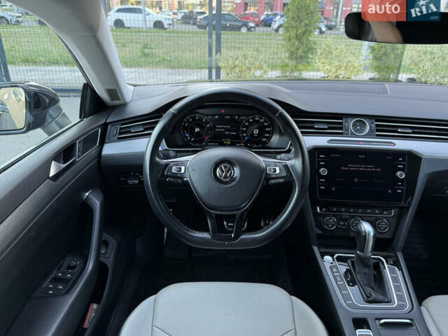 Серый Фольксваген Arteon, объемом двигателя 2 л и пробегом 88 тыс. км за 23900 $, фото 24 на Automoto.ua