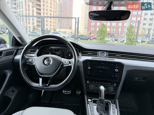 Серый Фольксваген Arteon, объемом двигателя 2 л и пробегом 88 тыс. км за 23900 $, фото 26 на Automoto.ua