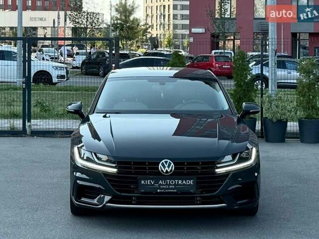 Серый Фольксваген Arteon, объемом двигателя 2 л и пробегом 88 тыс. км за 23900 $, фото 3 на Automoto.ua
