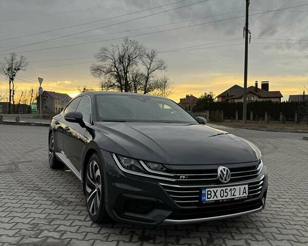 Серый Фольксваген Arteon, объемом двигателя 2 л и пробегом 119 тыс. км за 31950 $, фото 1 на Automoto.ua