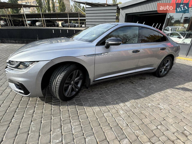 Серый Фольксваген Arteon, объемом двигателя 1.97 л и пробегом 127 тыс. км за 26100 $, фото 2 на Automoto.ua
