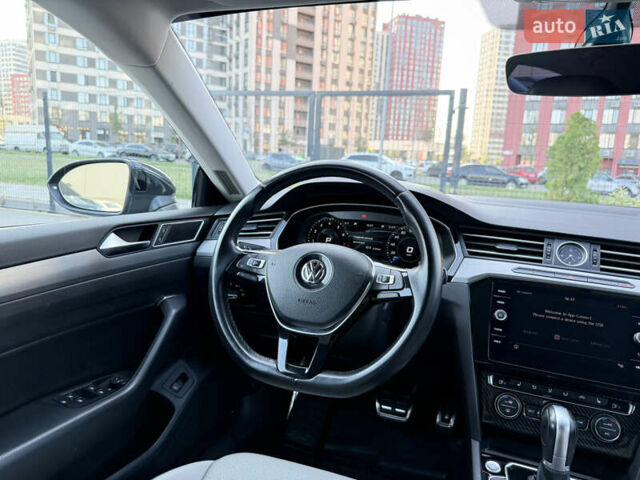 Серый Фольксваген Arteon, объемом двигателя 2 л и пробегом 88 тыс. км за 23900 $, фото 25 на Automoto.ua