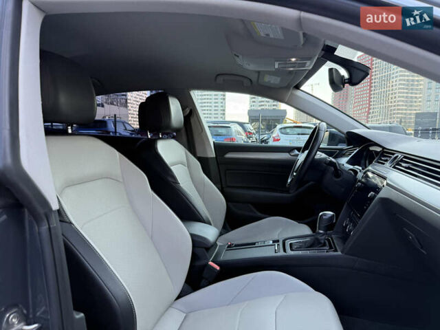 Серый Фольксваген Arteon, объемом двигателя 2 л и пробегом 88 тыс. км за 23900 $, фото 35 на Automoto.ua