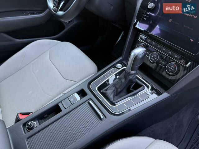 Серый Фольксваген Arteon, объемом двигателя 2 л и пробегом 88 тыс. км за 23900 $, фото 36 на Automoto.ua