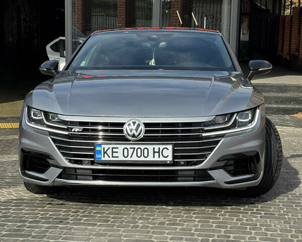 Серый Фольксваген Arteon, объемом двигателя 1.97 л и пробегом 127 тыс. км за 26100 $, фото 1 на Automoto.ua