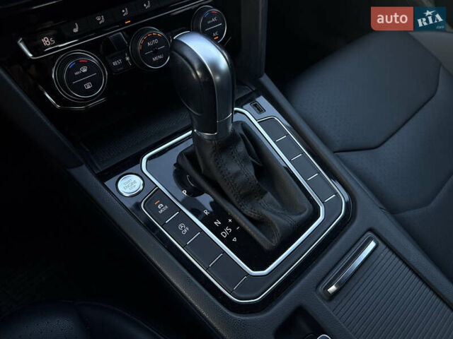 Серый Фольксваген Arteon, объемом двигателя 1.98 л и пробегом 44 тыс. км за 21800 $, фото 33 на Automoto.ua